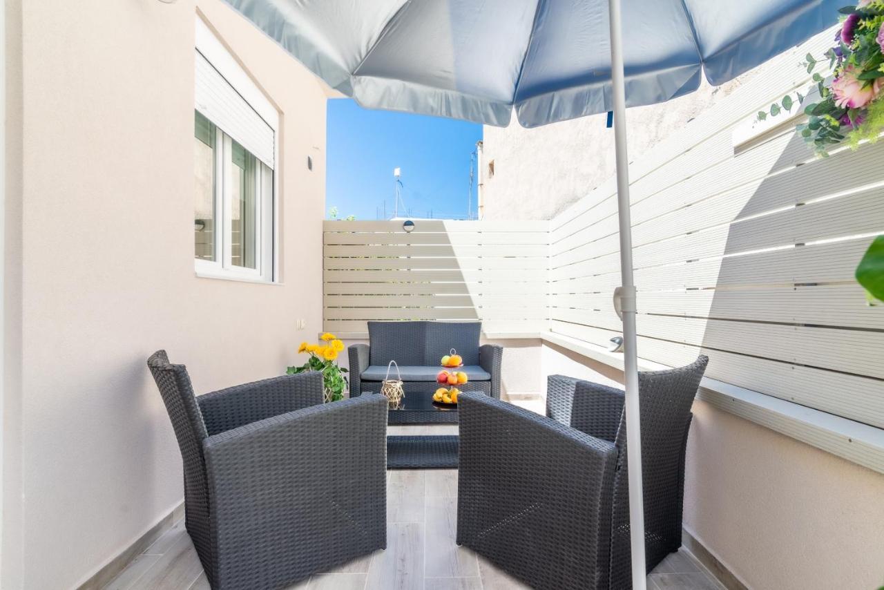 Sophia'S Comfortable Home With A Private Backyard Gazi Exterior foto