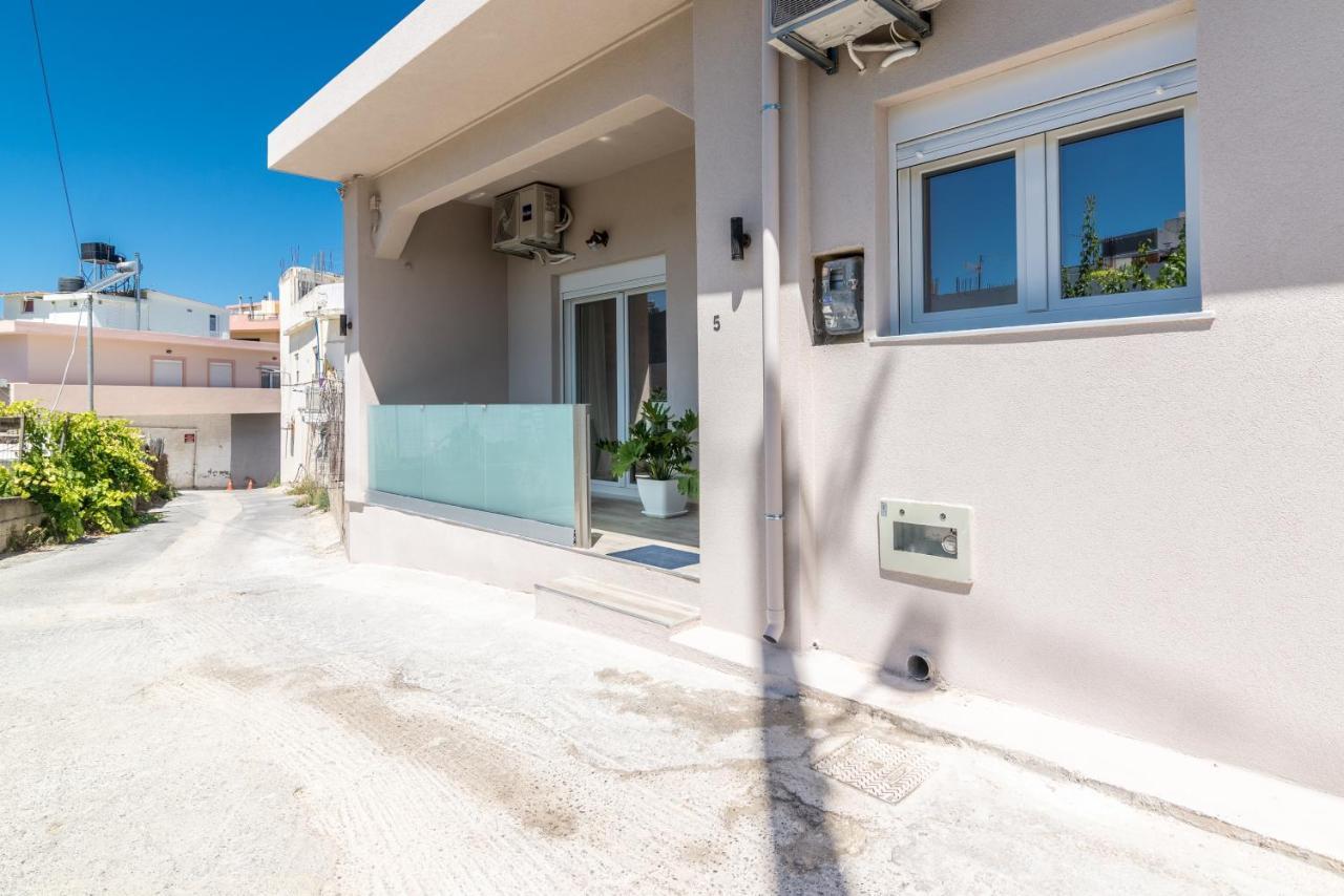 Sophia'S Comfortable Home With A Private Backyard Gazi Exterior foto